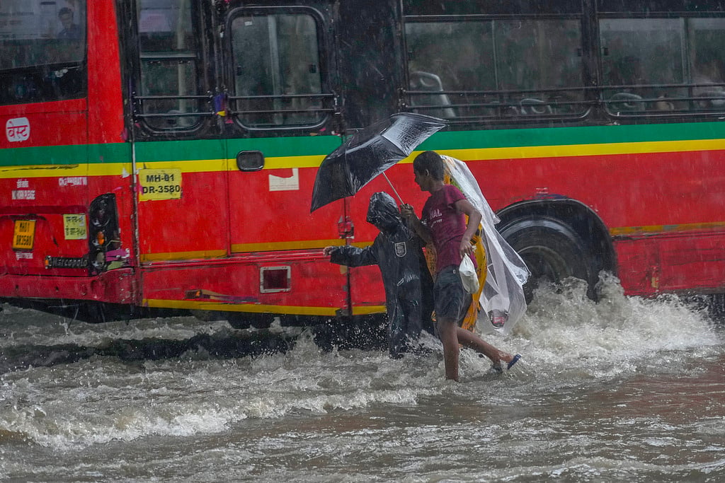 Rain Alert: வங்கக் கடலில் காற்றழுத்த தாழ்வுப் பகுதி... எந்தெந்த மாவட்டங்களில் மழைக்கு வாய்ப்பு?