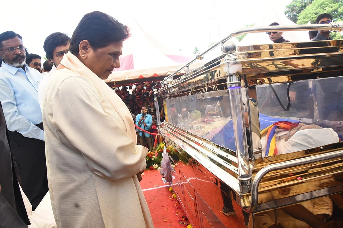 ஆம்ஸ்ட்ராங்: மாயாவதி, திருமா `டு பா.ரஞ்சித், வெற்றிமாறன்.. அஞ்சலி செலுத்திய தலைவர்கள் & தொண்டர்கள்!