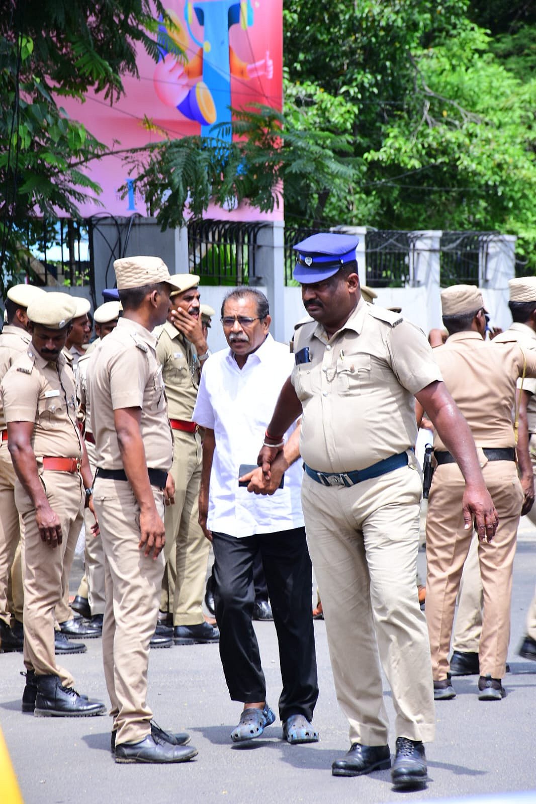``எதிர்க்கட்சியாக சொன்னீர்களே... ஆட்சிக்கு வந்தவுடன் மறப்பதா?” - போராடும் ஆசிரியர்கள் வேதனை