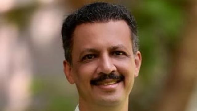 மகாராஷ்டிரா சட்டமேலவை தேர்தலில் ட்விஸ்ட்: அணி மாறிவாக்களித்த காங்கிரஸ் MLA-க்கள்; வென்ற பாஜக கூட்டணி