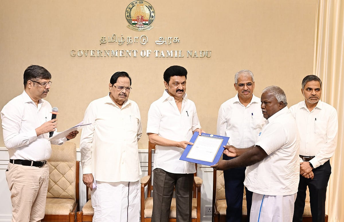 ஏரி, கண்மாய்களில் கட்டணமின்றி களிமண், வண்டல் மண் எடுக்க அனுமதி; 150 டி.எம்.சி தண்ணீர் கிடைக்கும்!