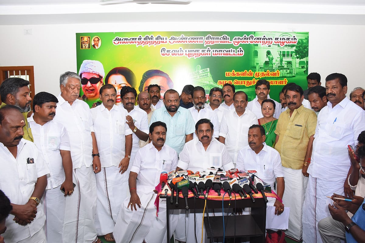 `நாங்க முன்னாடி போறோம், நீங்க பின்னாடி வாங்க - அதிமுக-வில் இணைந்த வைத்திலிங்கம் ஆதரவாளர்கள்!