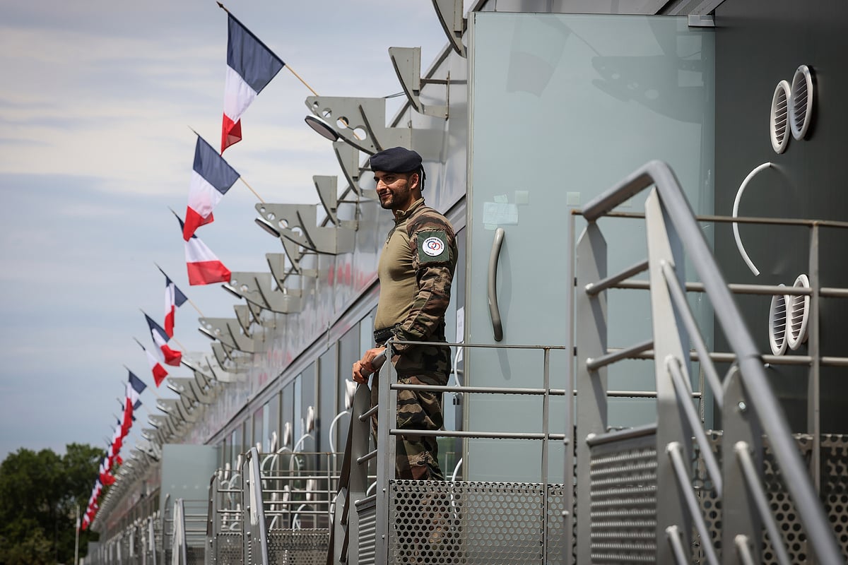 Paris Olympics Security: நெருங்கும் ஒலிம்பிக் திருவிழா... உச்சகட்ட பாதுகாப்பில் பாரிஸ்! | Album
