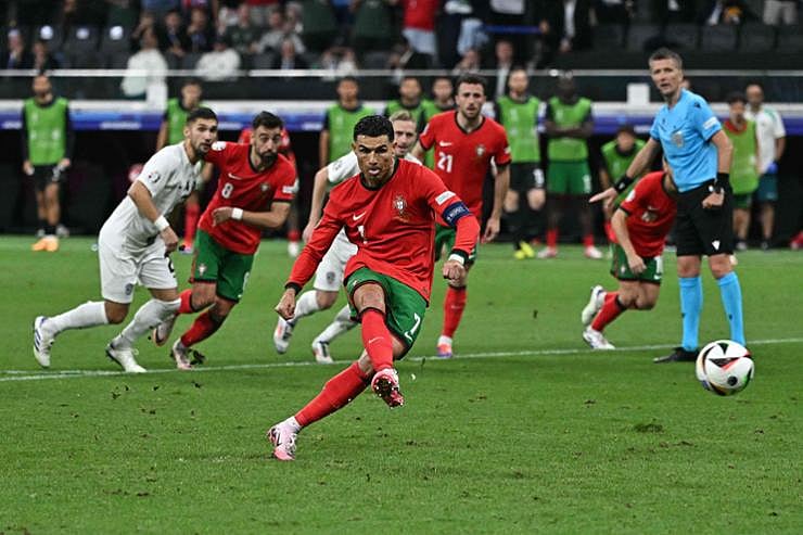 Ronaldo: `கால்பந்தில் நான் வைத்திருக்கக்கூடிய சிறந்த இலக்கு அதுதான்..!’ - ரொனால்டோ ஓப்பன் டாக்
