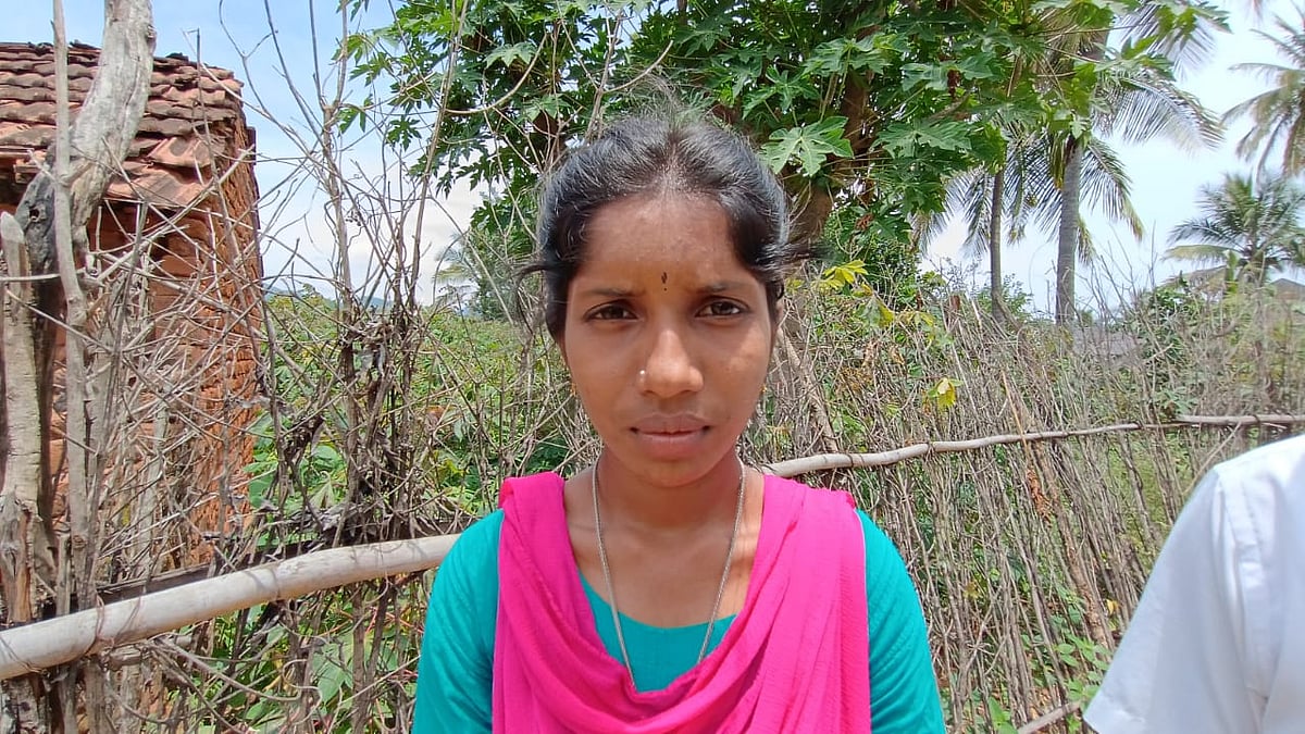 சேலம்: அரசுப் பள்ளி; மாநில அரசின் பயிற்சி; ஜே.இ.இ தேர்வில் மாநில அளவில் பழங்குடி மாணவி முதலிடம்!