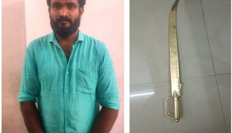 திருச்சி: அரசியல் பிரமுகர் பிறந்தநாளுக்கு பரிசளிக்க வாள்; இளைஞரை மடக்கிய போலீஸ் - நடந்தது என்ன?