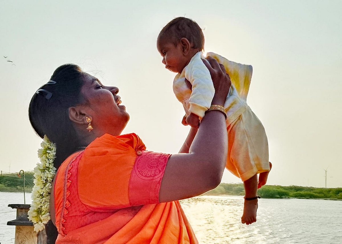 குழந்தை வளர்ப்பு: அப்பாக்கள் ஏன்  ஒதுங்கிக்கொள்கிறார்கள்? அவளின் சிறகு