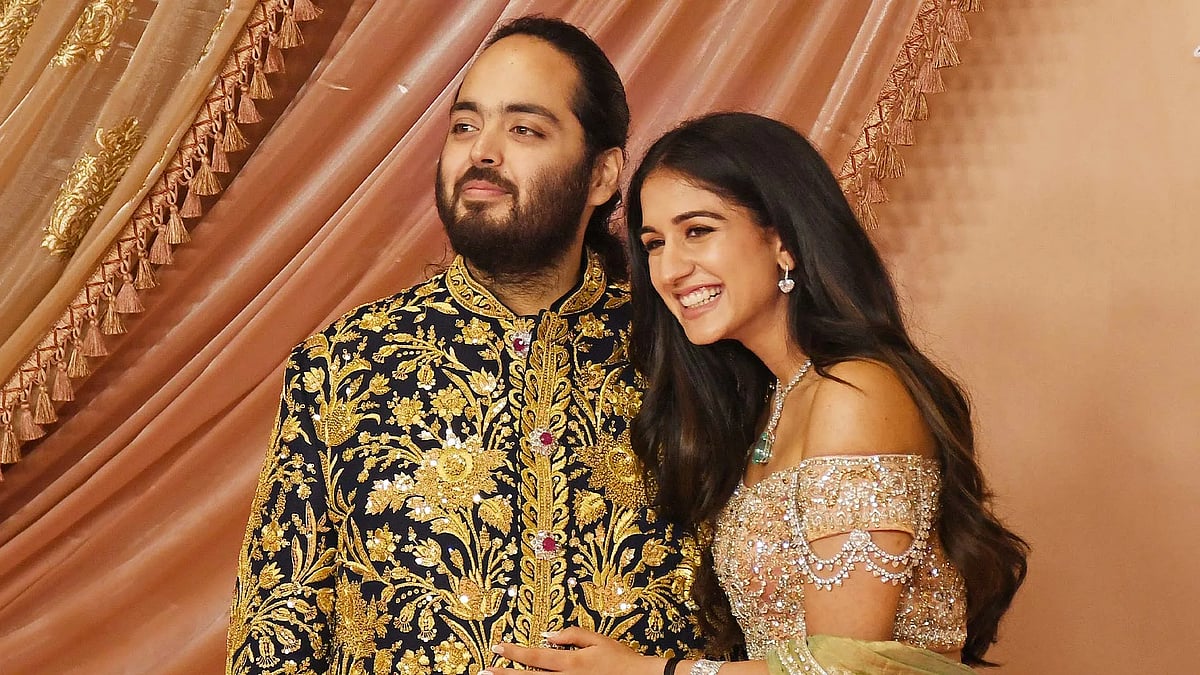 Anant Ambani: சங்கீத், மெஹந்தி நிகழ்ச்சி, சிவசக்தி பூஜை; களைகட்டும் அம்பானி வீட்டுத் திருமணம்!