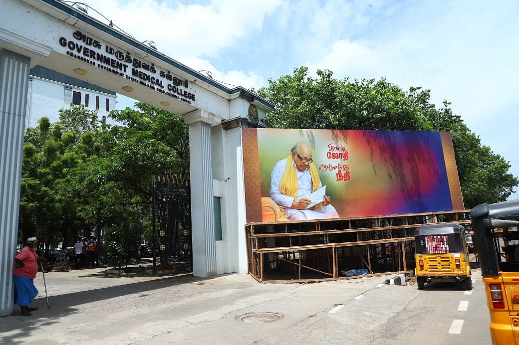 முன்னாள் முதல்வர் கருணாநிதியின் நினைவு நாள்: திமுக-வின் அமைதி பேரணி பணிகள்! | Spot Visit