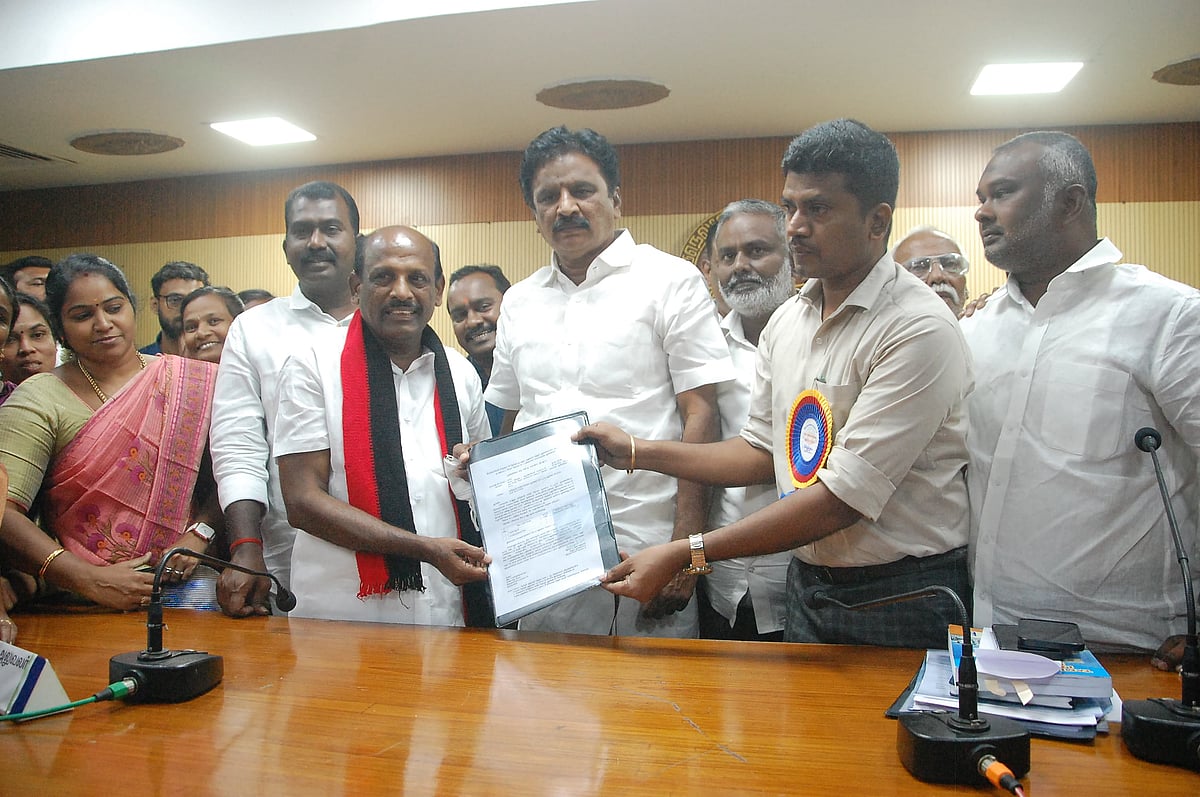 மிஸ்டர் கழுகு: யாகம் வளர்த்த அன்புமணி | முறைத்துக்கொண்ட அதிமுக மாஜி |`மினிஸ்டரும் மா.செ-வும் ஒண்ணா?