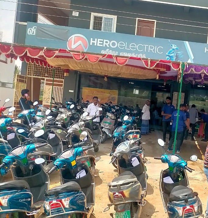 `500 கோடி குடுங்க!’ - தற்கொலைக்கு முயன்ற டீலர்கள்! ஹீரோ கம்பெனிக்கும் டீலர்களுக்கும் என்ன பிரச்னை?