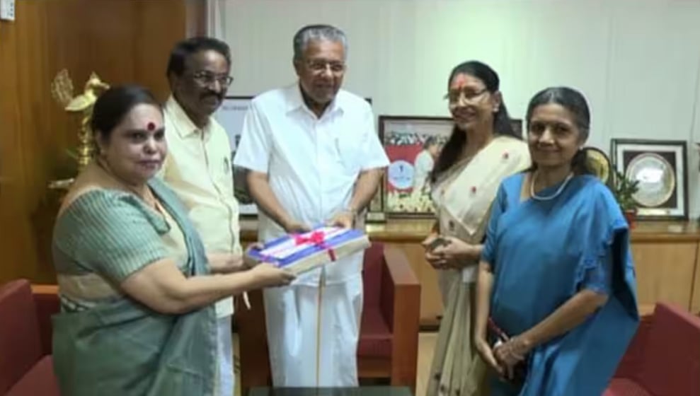 Mollywood Allegation Row: `நீங்கள் ஏன் கேட்கிறீர்கள்? - செய்தியாளர்களிடம் கடிந்துகொண்ட சுரேஷ் கோபி!