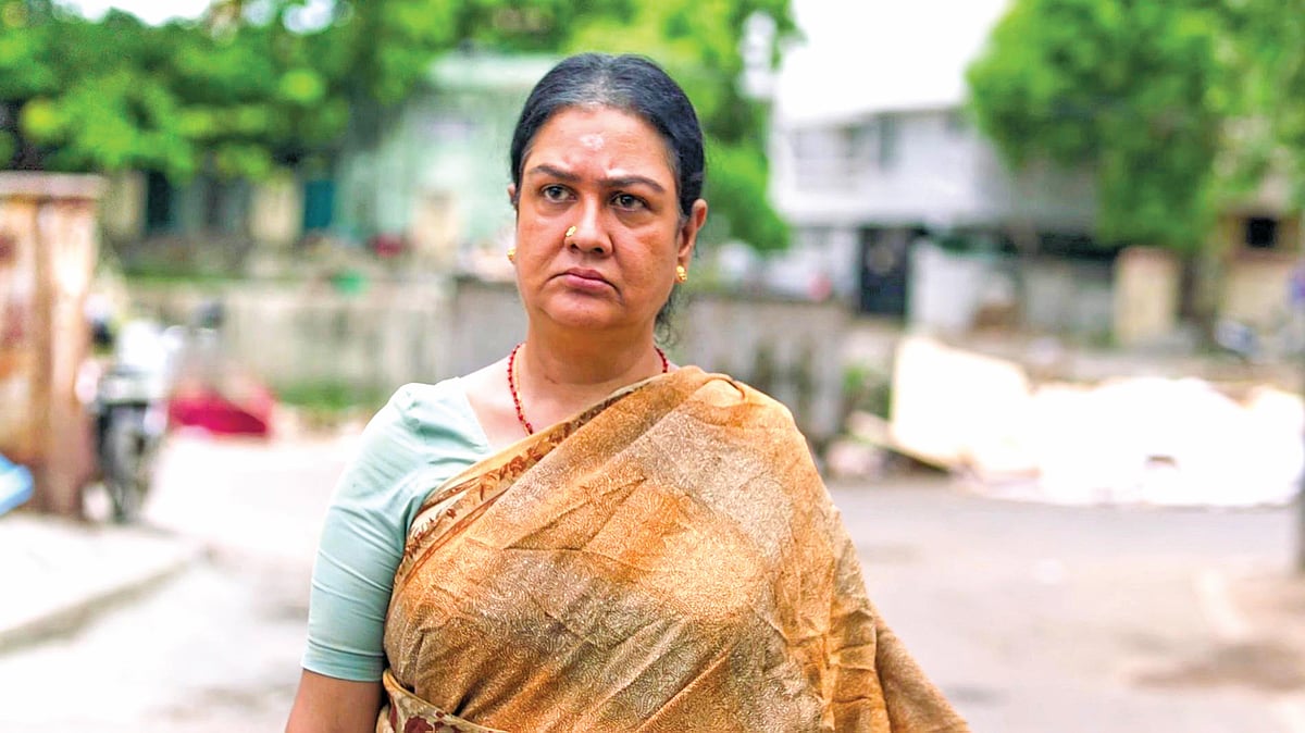 Urvashi:  `கை வச்சாலும் வைக்காம போனாலும் பாடலில் நடந்த சுவாரஸ்யமான விஷயம் - ஊர்வசி ஷேரிங்ஸ்