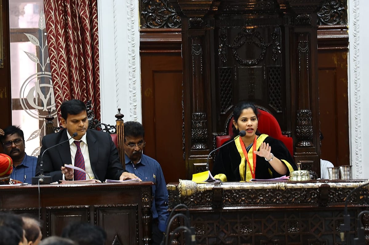 `திமுக-வைப் பாராட்டிய பாஜக; வெளிநடப்பு செய்த கம்யூ, விசிக - கவுன்சிலர்களிடம் கடுகடுத்த மேயர் பிரியா!