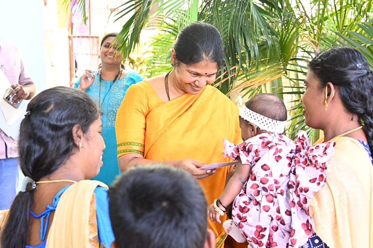 `குழந்தையை தத்தெடுக்க உதவினாங்க’ -எம்.பி கனிமொழிக்கு நெகிழ்ச்சியுடன் நன்றிசொன்ன மாற்றுத்திறன் தம்பதி