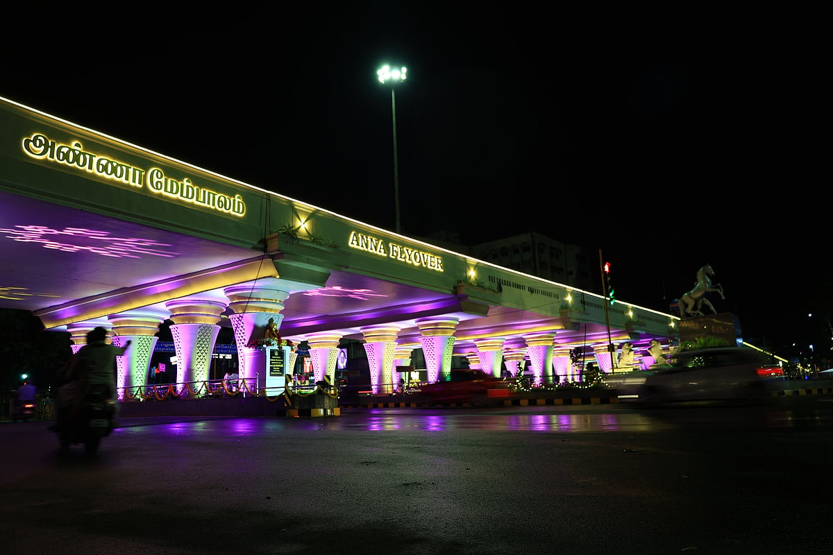 Anna flyover: ரூ.11 கோடியில் புதுப்பொலிவு... வண்ண விளக்குகளால் ஜொலித்த சென்னை அண்ணா மேம்பாலம்  Album