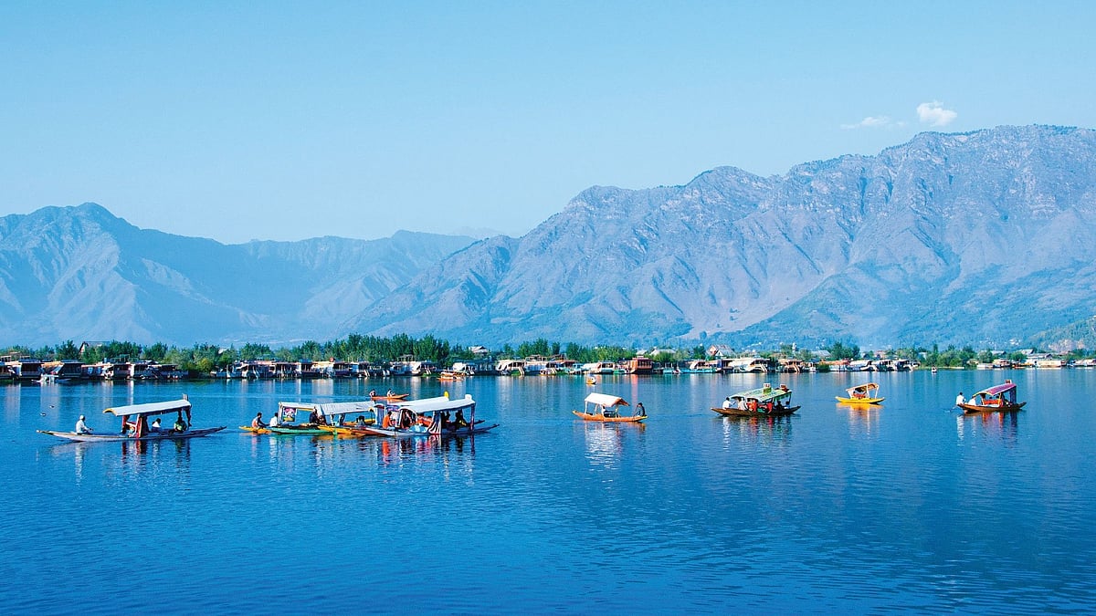 J&K: ஜம்மு காஷ்மீரில் சுற்றுலா பயணிகள்மீது தீவிரவாதிகள் துப்பாக்கிச்சூடு; 20-க்கும் மேற்பட்டோர் பலி?