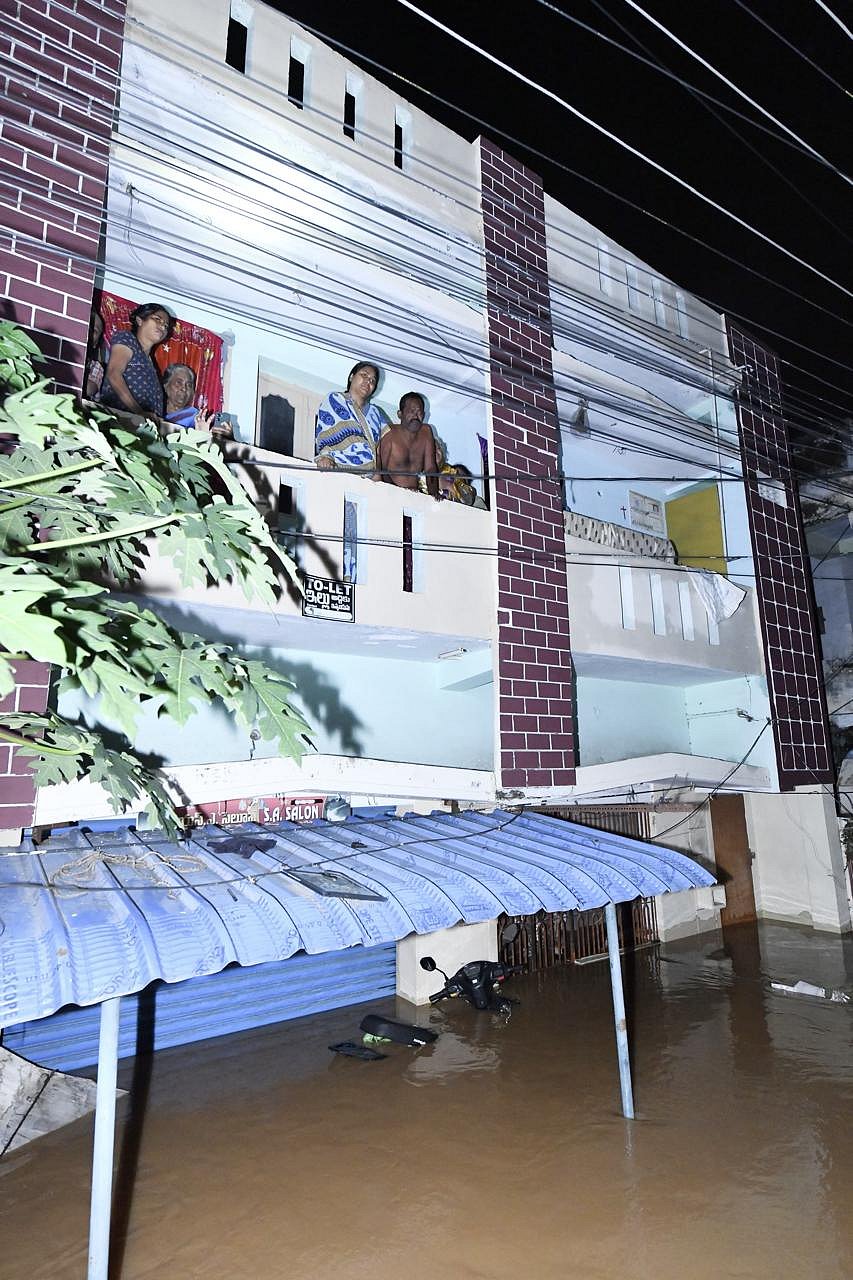 Andhra Rains ஆந்திராவை புரட்டிப்போட்ட கனமழை; குடியிருப்புகளை சூழ்ந்த வெள்ளம், முதல்வர் நேரில் ஆய்வு!