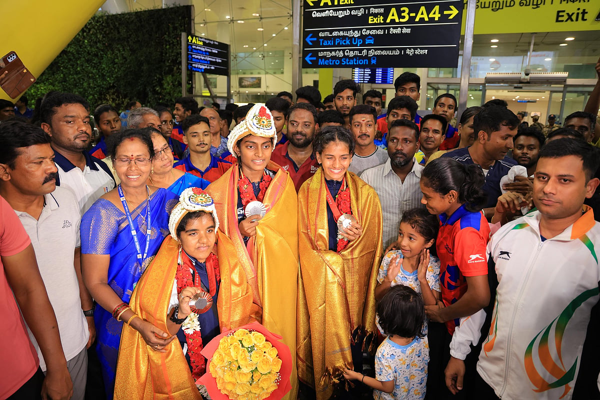 Paralympics: `எங்களால முடிஞ்சா எல்லாராலயும் முடியும்! - பதக்கம் வென்ற தமிழ் வீராங்கனைகள் உற்சாகம்!