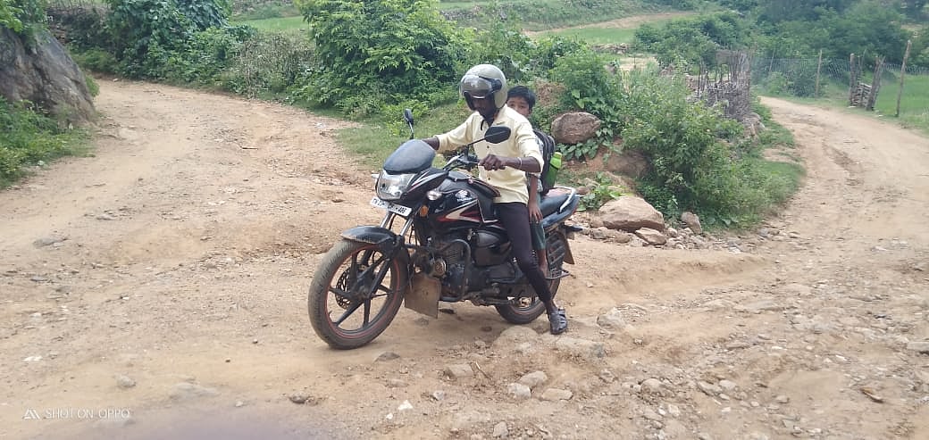 பீஞ்சமந்தை: `கல்வி தடைபடக் கூடாது - மலைக்கிராம மாணவர்களை கரையேற்ற முனையும் ஆசிரியர்; உதவும் இளைஞர்!