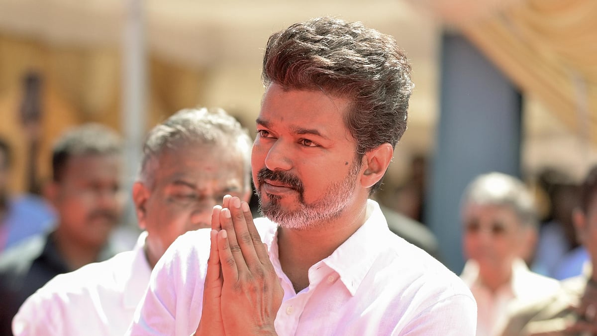 Vijay Tvk: `120 கி.மீ-க்கு பேனர்; தலைமைச் செயலக செட் -  தடதடக்கும் த.வெ.க மாநாடு ஏற்பாடுகள்!