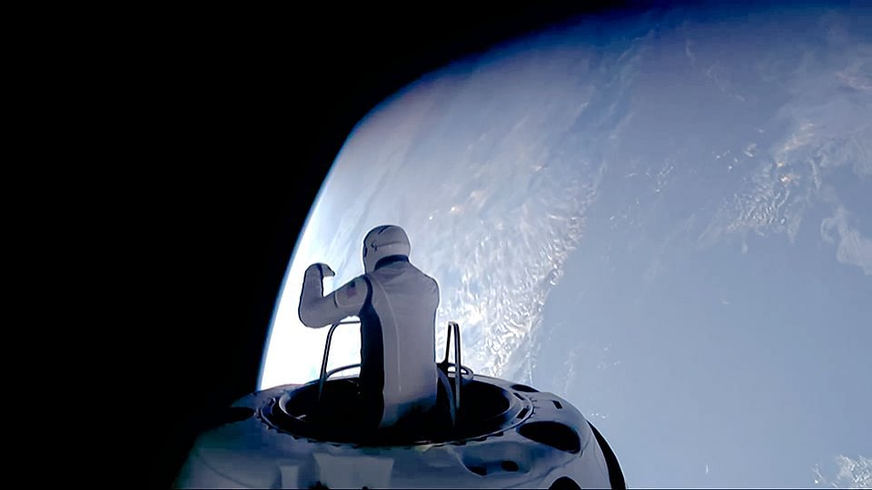 Space: விண்வெளியில் நடந்து செல்ல மில்லியன்களை அள்ளிக்கொடுத்த பில்லியனர்... யார் இந்த ஐசக்மேன்?