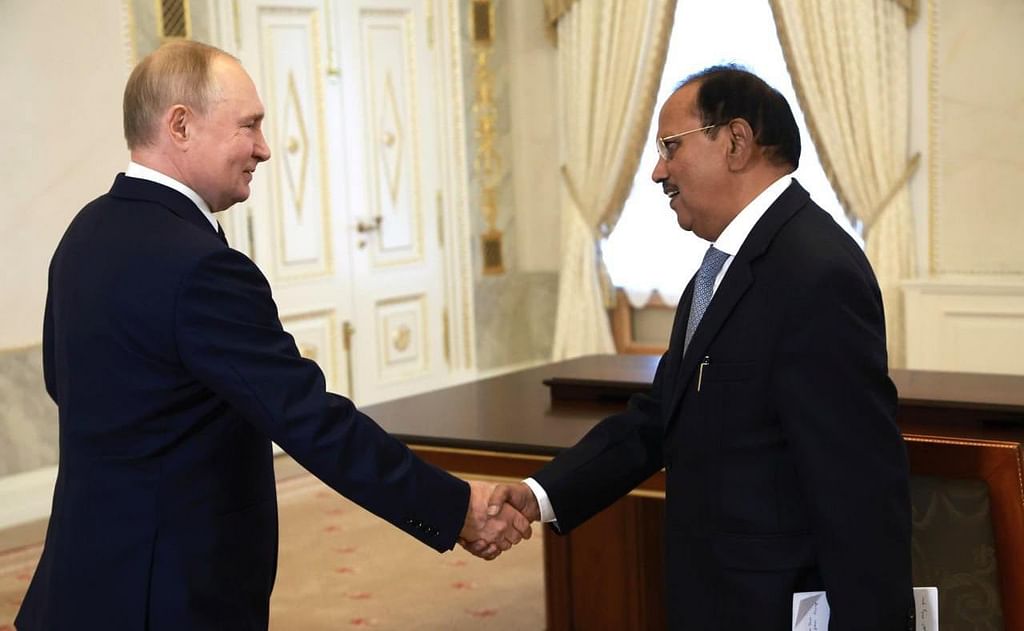 Ukrain---Russia:-புதினை-சந்தித்த-இந்திய-ஆலோசகர்;-``மோடிக்காக...---ரஷ்ய-அதிபர்-புதின்-கூறியதென்ன?!