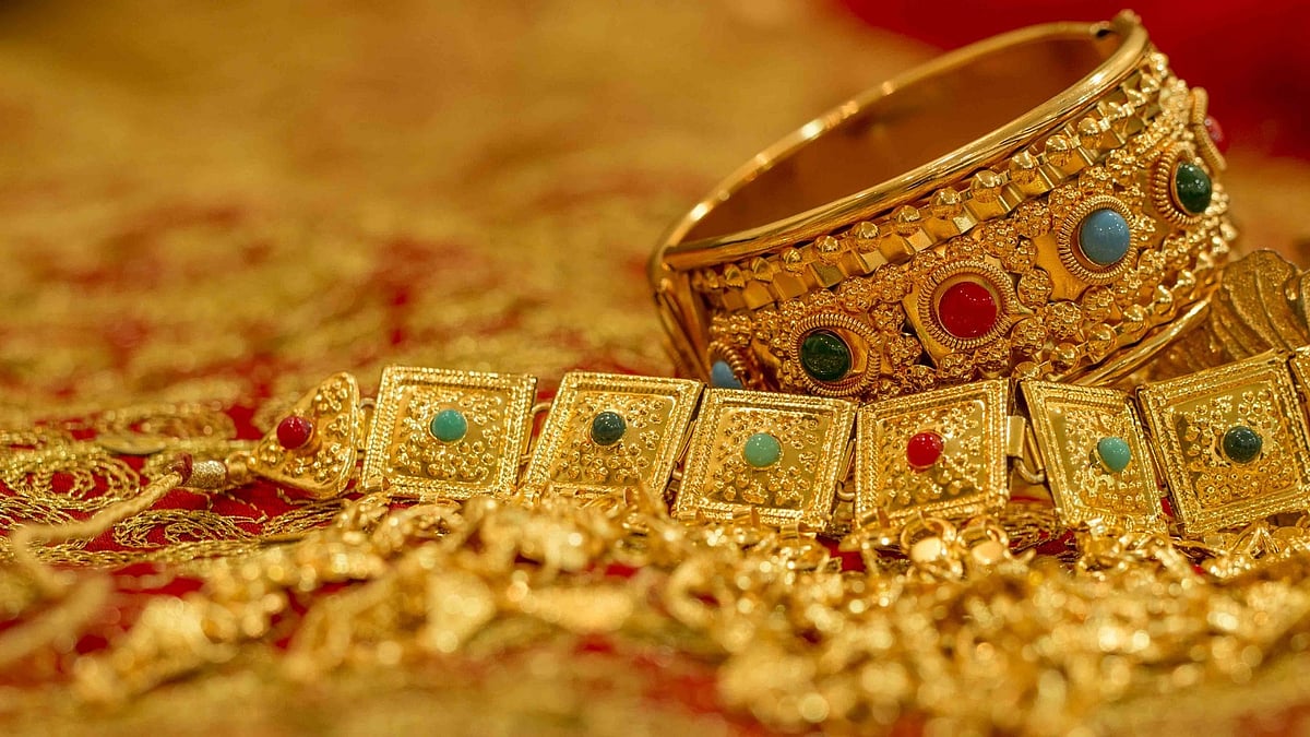 Gold Price: இன்று தங்கம் விலை பவுனுக்கு ரூ.1,320 குறைவு! - காரணம் என்ன?!