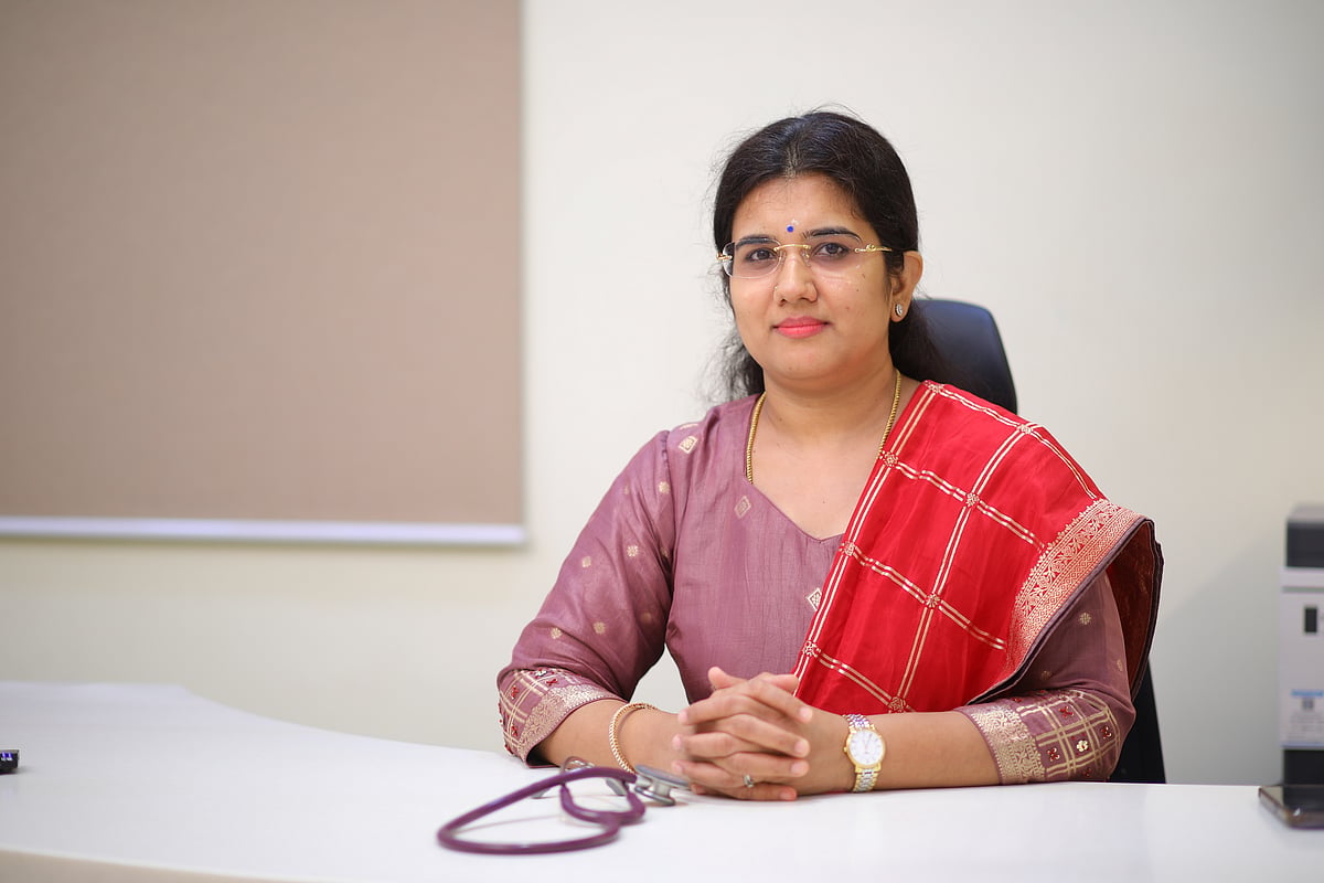 Doctor Vikatan: 55 வயதிலும் தொடரும் பீரியட்ஸ்... சந்தோஷமா, சங்கடமா?
