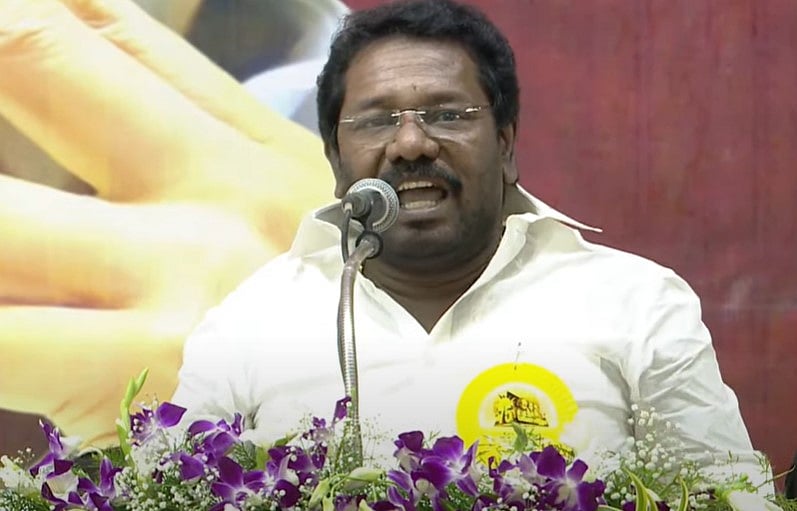 ADMK: எடப்பாடி பழனிசாமிக்குத் தேவைப்பட்டால் கூவத்தூர் ஆதாரங்களை வெளியிடுவேன் - சொல்கிறார் கருணாஸ்