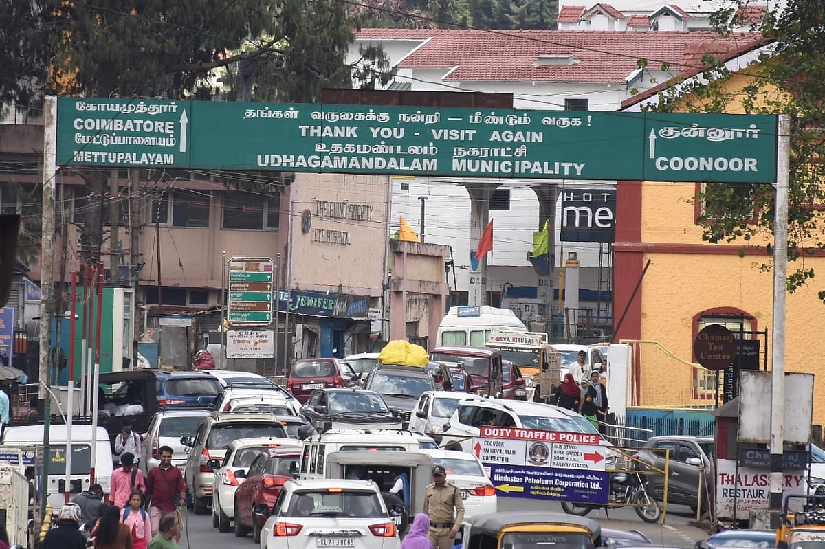 Ooty: `4 மாதங்களில் 2,77,000 வாகனங்கள், 13 லட்சம் சுற்றுலா பயணிகள்! - ஊட்டியில் தொடரும் இ-பாஸ் முறை