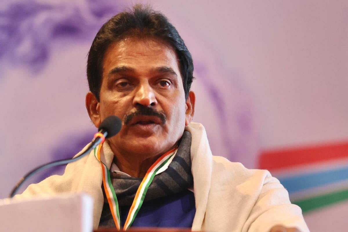 `தனியாக கட்சி துவக்கலாமா? ஆலோசனை நடத்திய எம்.பி - அதிர்ச்சியில் காங்கிரஸ் தொண்டர்கள்!