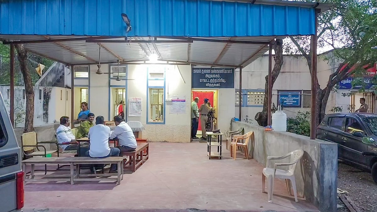 ``அரசு வேலை வாங்கித் தருவதாக கூறி ரூ.30 லட்சம் மோசடி முன்னாள் சபாநாயகரின் சகோதரர் கைது..!