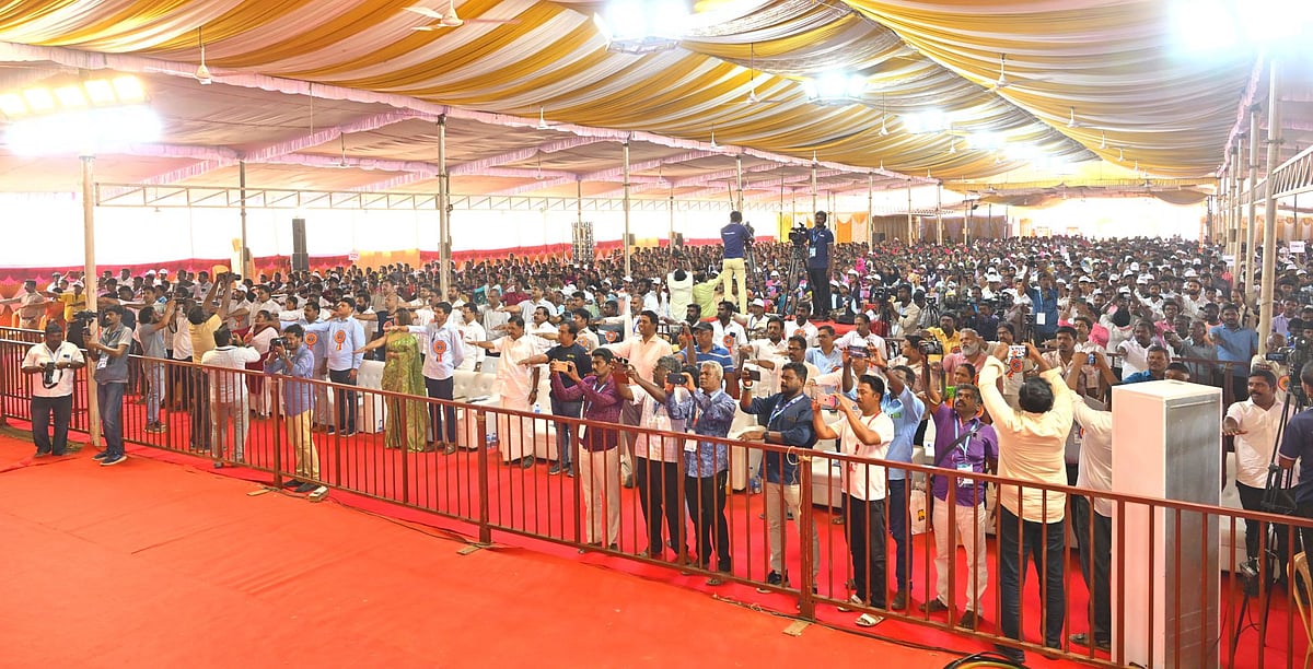 வாய்ஸ் ஆப் தென்காசி பவுண்டேஷன் நடத்திய
மாபெரும் போதை ஒழிப்பு பேரணி!