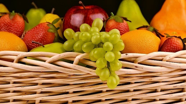 Health: இனிமேல் பழங்களின் தோலைத் தூக்கிப் போடாதீங்க..!