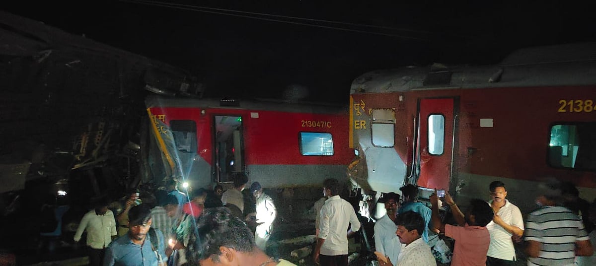Train Accident : கவரப்பேட்டை ரயில் விபத்து; மீட்புப் பணிகள் தீவிரம்... உதவி எண்கள் அறிவிப்பு!