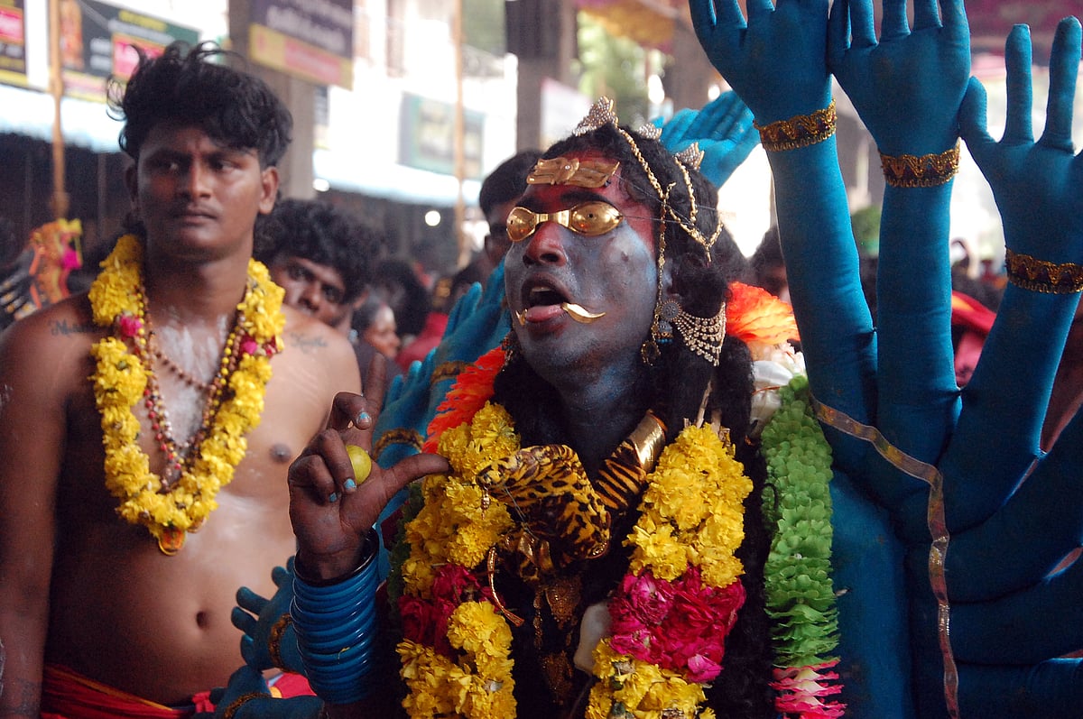 Dasara: குலசேகரன்பட்டினம் முத்தாராம்மன் கோயிலில் லட்சக்கணக்கில் குவிந்த பக்தர்கள்! | Photo Album