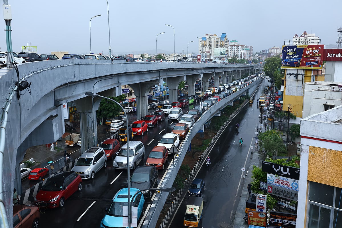 சென்னை: கன மழைக்கு நடுவில், கடகட மது விற்பனை; சட்ட விரோத போனி... மிரட்டப்பட்ட நிருபர்கள்! #Exclusive