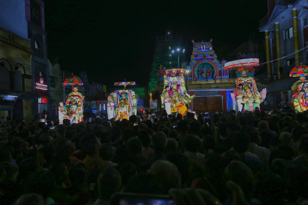 புரட்டாசி-பௌர்ணமி...-மதுரை-கூடலழகர்-பெருமாள்-கோயிலில்-5-கருட-சேவை..|-Photo-Album