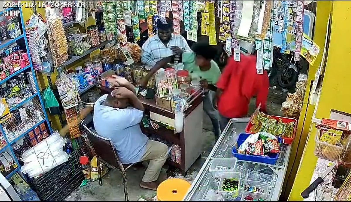 புதுச்சேரி: மாமூல் கேட்டு வியாபாரி மீது கொலைவெறித் தாக்குதல்; ஸ்ட்ரெச்சருடன் ஆளுநர் மாளிகை முற்றுகை!