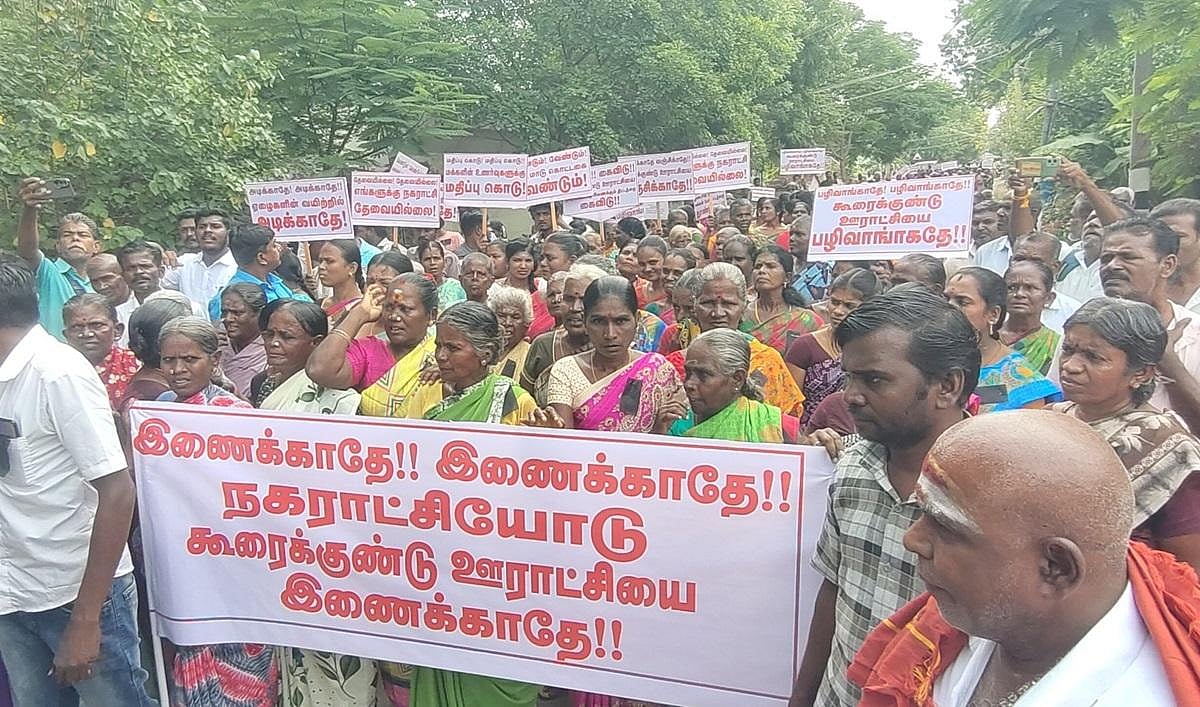 விருதுநகர்: `நகராட்சியோடு இணைக்கத் தேவையில்லை’ - கூரைக்கூண்டு கிராம மக்கள் போராட்டத்தின் பின்னணி