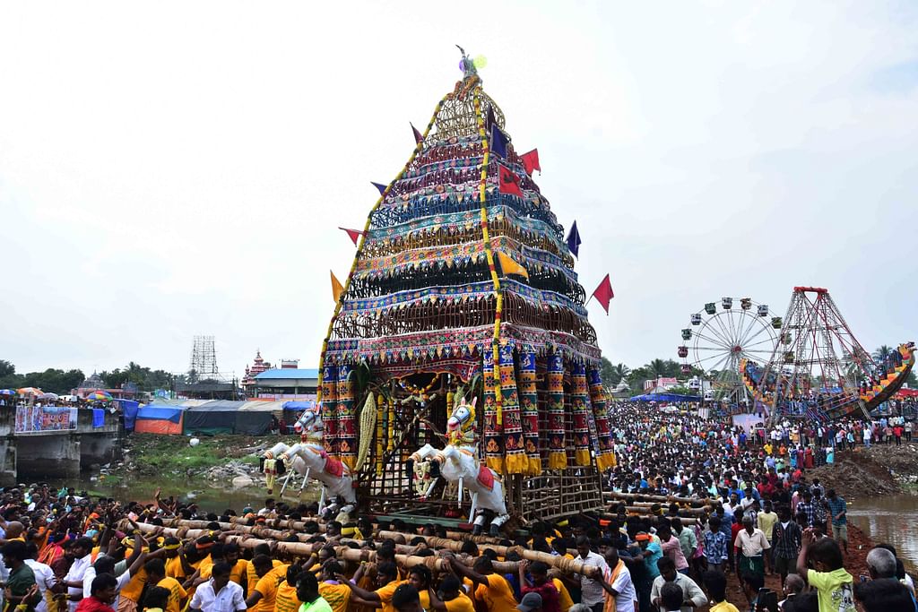 திண்டுக்கல்:-அகரம்-கோயில்-திருவிழா...-புஷ்ப-விமானத்தில்-எழுந்தருளிய-முத்தாலம்மன்..-|-Photo-Album