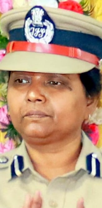 வேலூர் சிறையில் கைதி சித்ரவதை... சிறைத்துறை டி.ஐ.ஜி ராஜலட்சுமி, 2 உயரதிகாரிகள் சஸ்பெண்ட்!