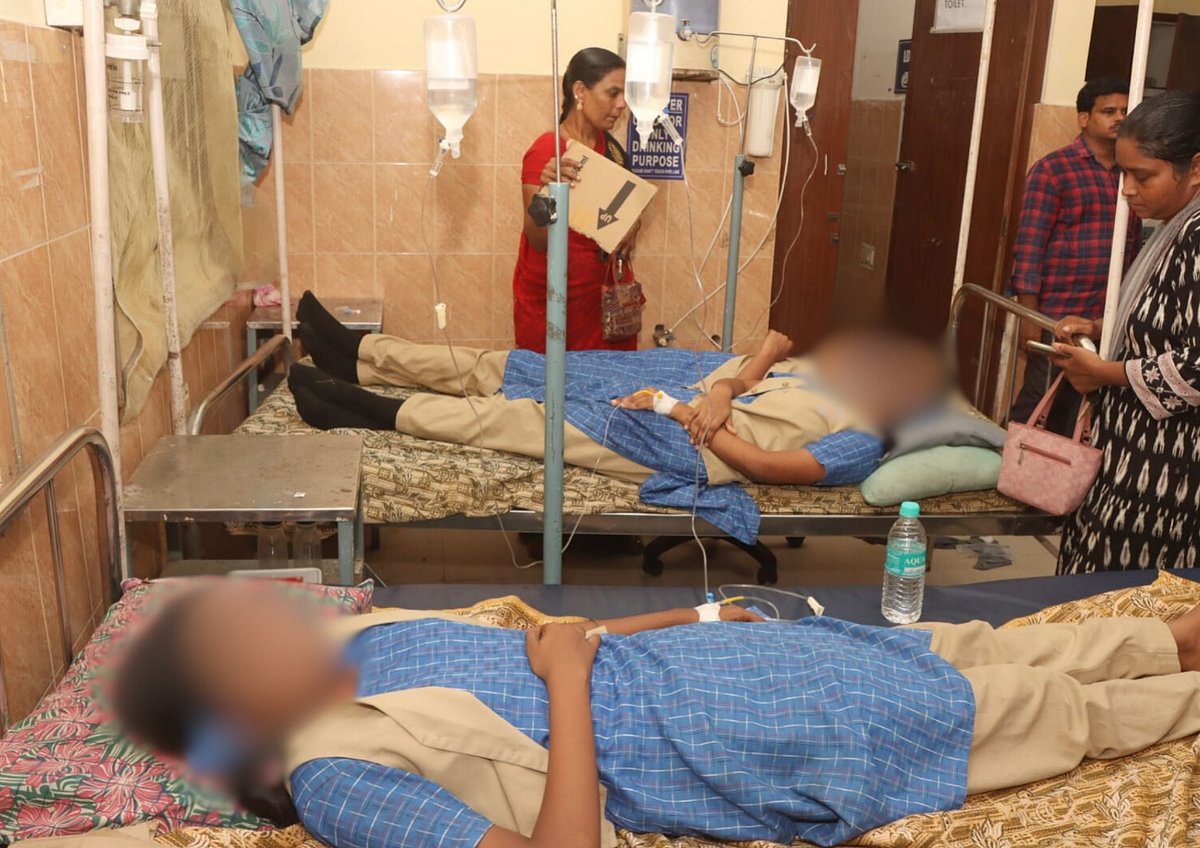 சென்னை: தனியார் பள்ளியில் அமோனியா வாயு கசிவா? - 30-க்கும் மேற்பட்ட மாணவிகள் மயக்கம்... நடந்தது என்ன?