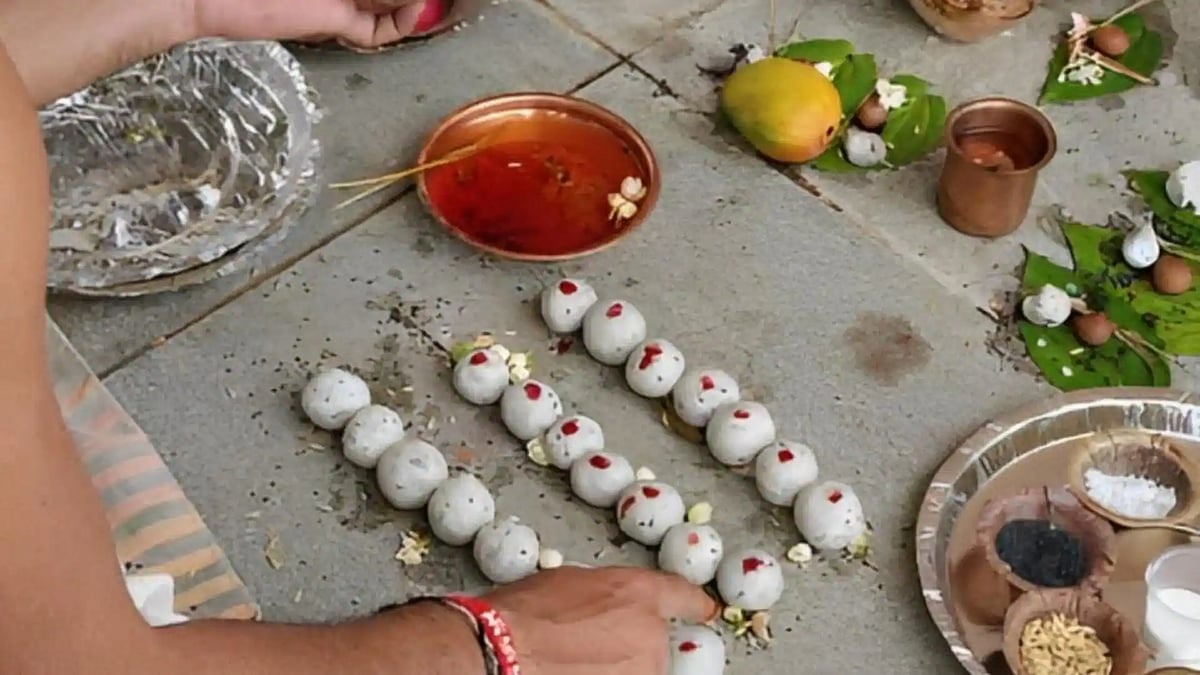 UP: உயிரோடுள்ள மனைவிக்கு ஈமக்காரியம் செய்து சமூக வலைத்தளத்தில் பகிர்ந்த கணவன்; மனைவி போலீஸில் புகார்