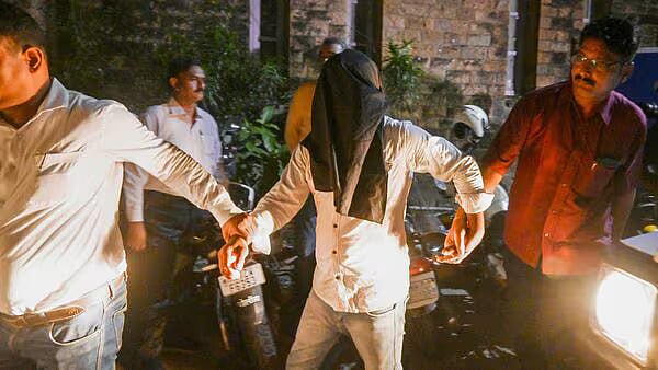 பாபா சித்திக் கொலை: பாகிஸ்தானிலிருந்து ட்ரோன் மூலம் துப்பாக்கிகள் வந்தனவா? காவல்துறை தீவிர விசாரணை