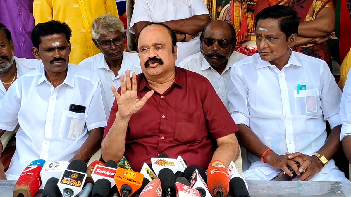 TVK : `அதிமுக ஓட்டு விஜய் கட்சிக்குச் செல்லும்! - சொல்கிறார் புகழேந்தி