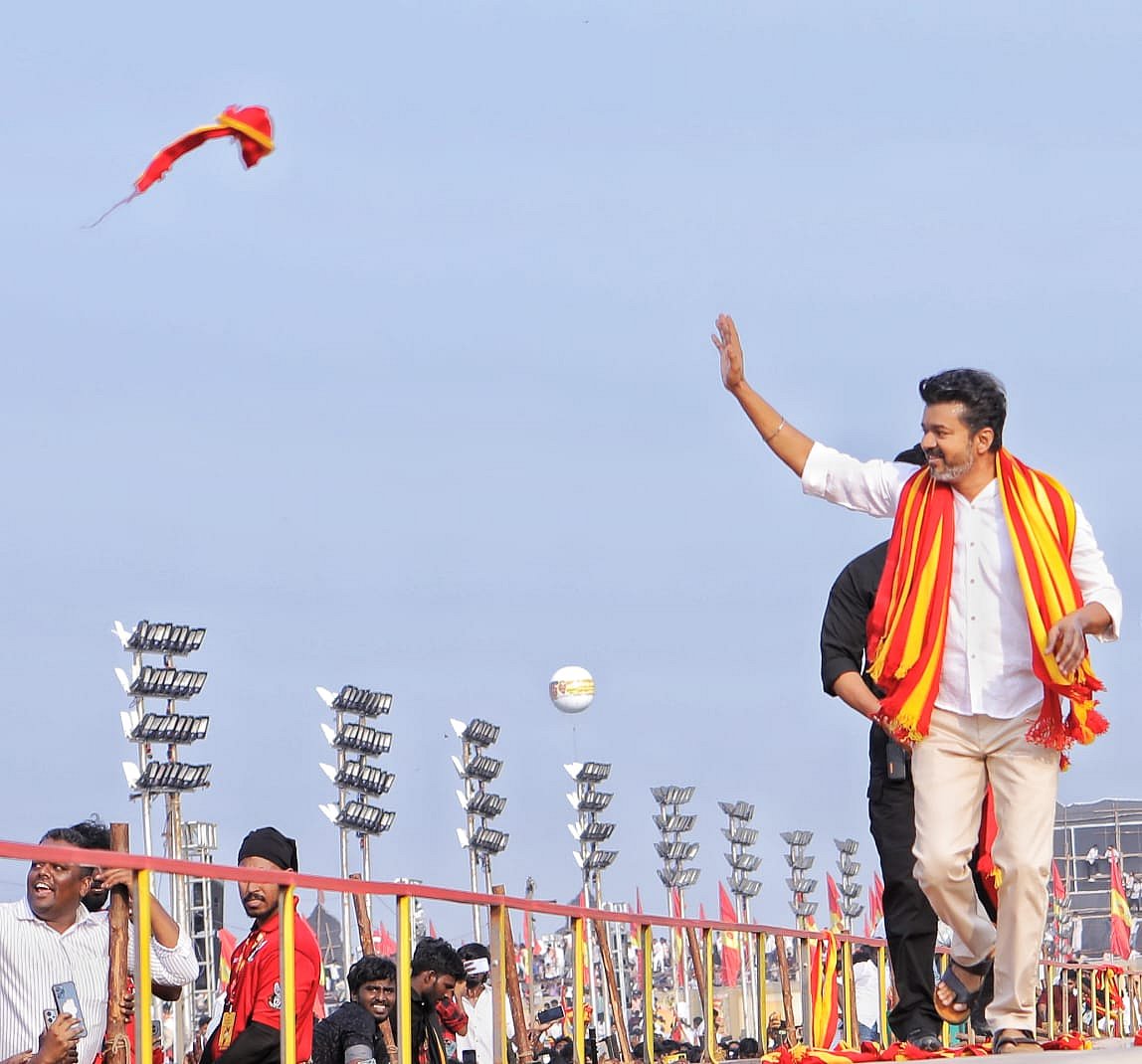 மதுரை:-`தலைவர்கள்-வரும்போது-கட்சித்-துண்டுகளை-சுழற்ற-வேண்டும்!--அதிமுக-கண்டிஷன்;-தவ