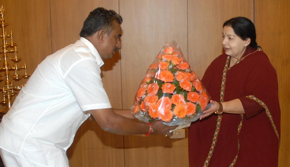SP Velumani: ``அமெரிக்கா போயிருந்தா அம்மா உயிரோடு இருந்திருப்பாங்க! - எஸ்.பி வேலுமணி கூறியதென்ன?