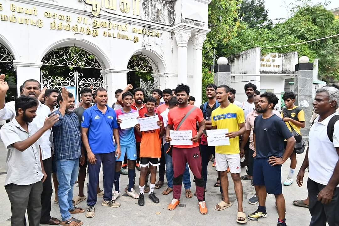 சென்னை: கால்பந்து விளையாட 120 ரூபாயா? ஏழை மாணவர்களுக்கு ஆபத்து - மாநகராட்சிக்கு அன்புமணி எதிர்ப்பு